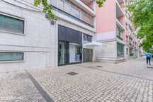 Loja com Várias Divisões para Arrendamento – Avenida João XXI, Lisboa
