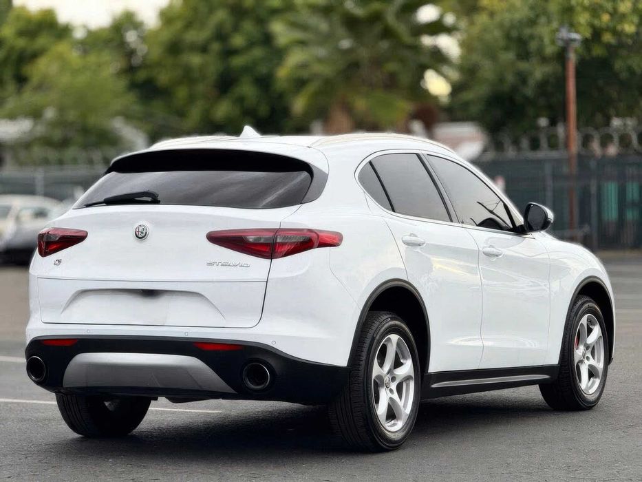 Alfa Romeo Stelvio      2018