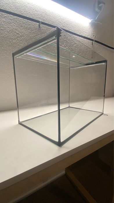 Aquarios novos 40x25x30 com tampa