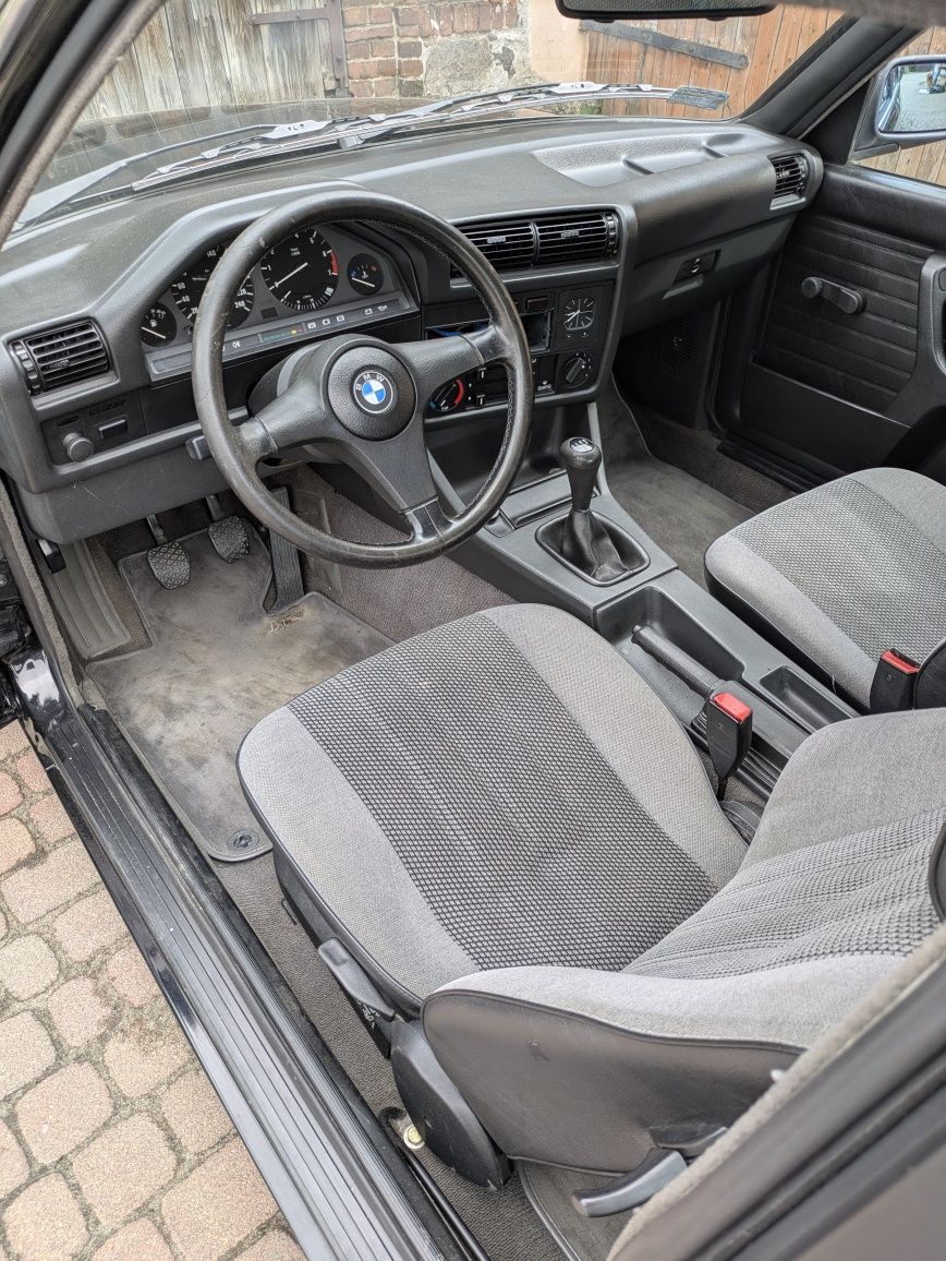 BMW e30 316i coupe
