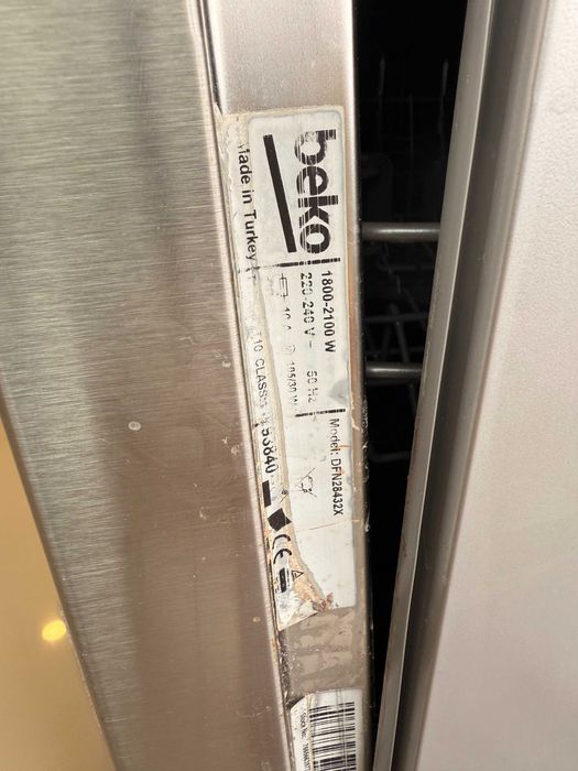 Máquina de loiça beko pro smart inverter avariada DFN28432X