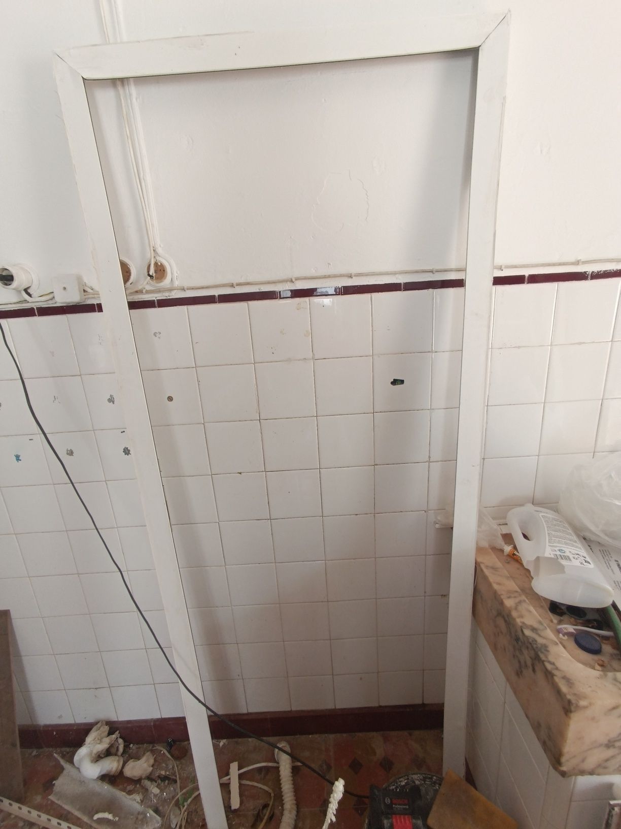 Vendo porta de alumínio lacado e madeira