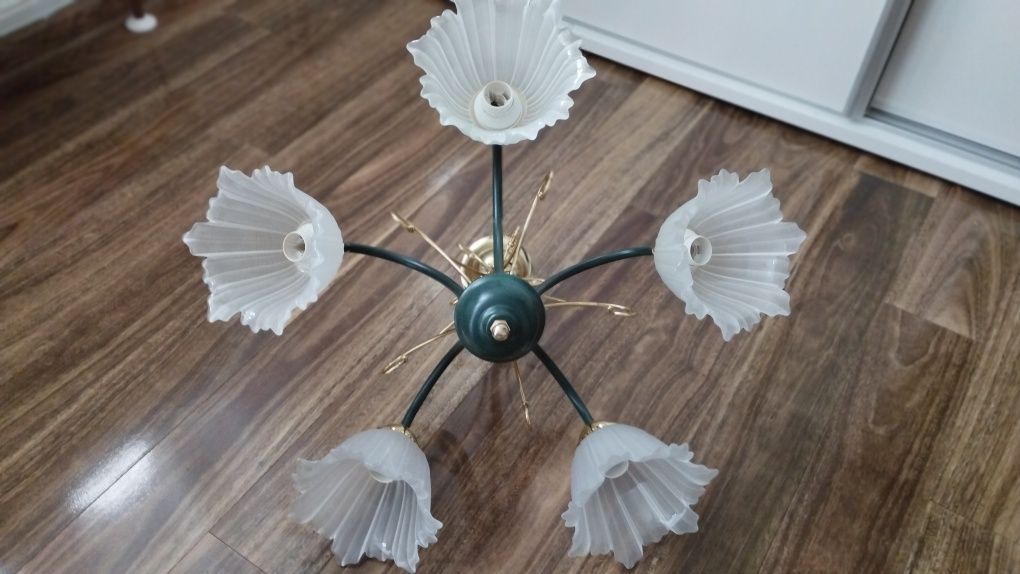 Lampa do salonu zielona