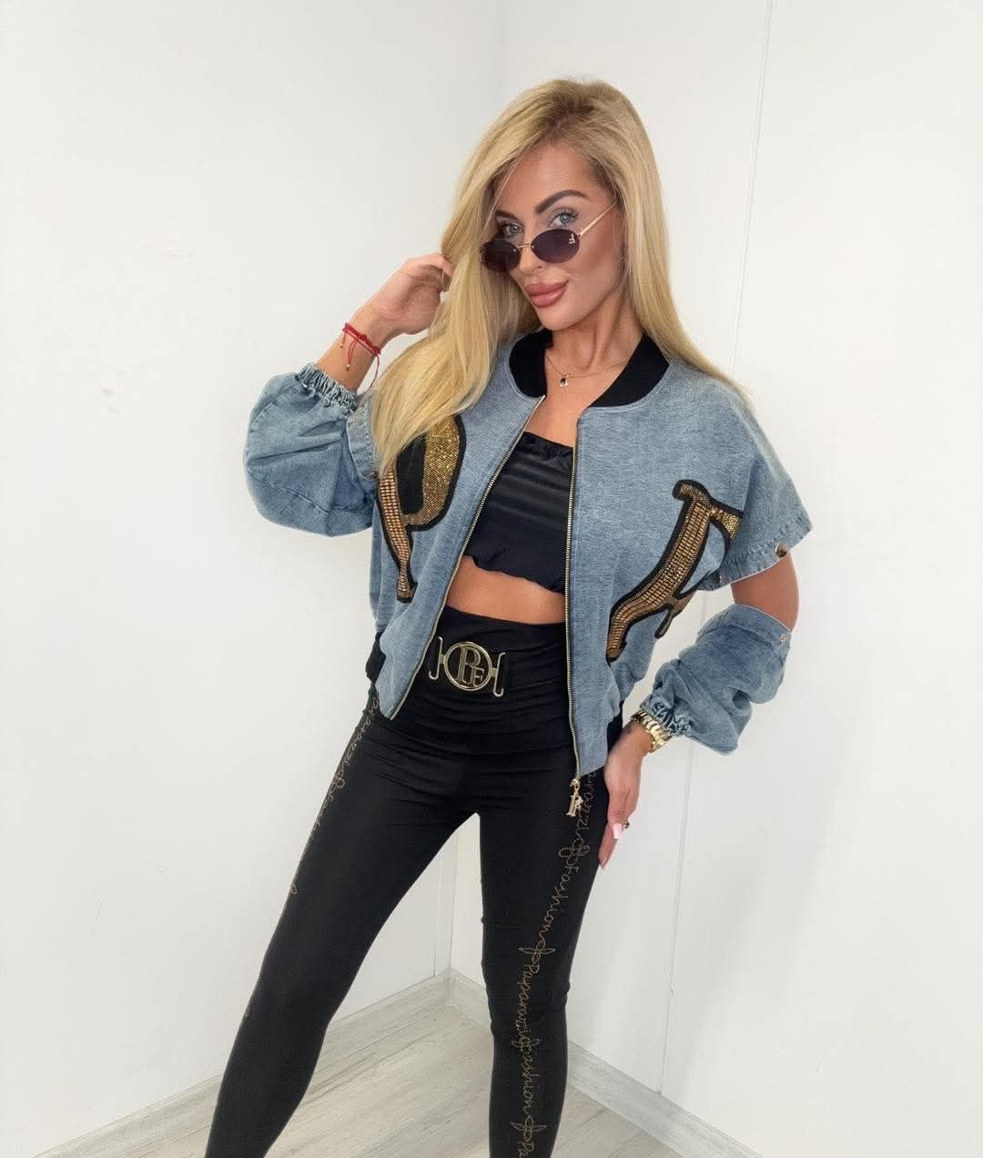 Elegancka kurtka jeans złote napisy logo paparazzi