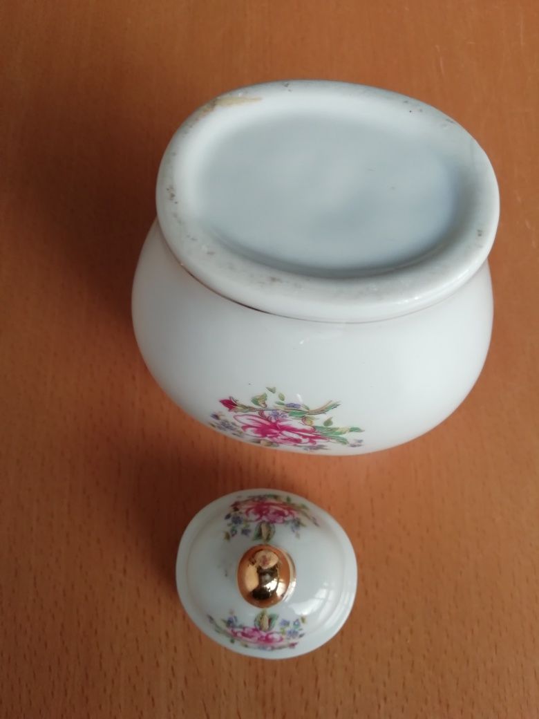 Conjunto de jarra/potes em porcelana portuguesa.
