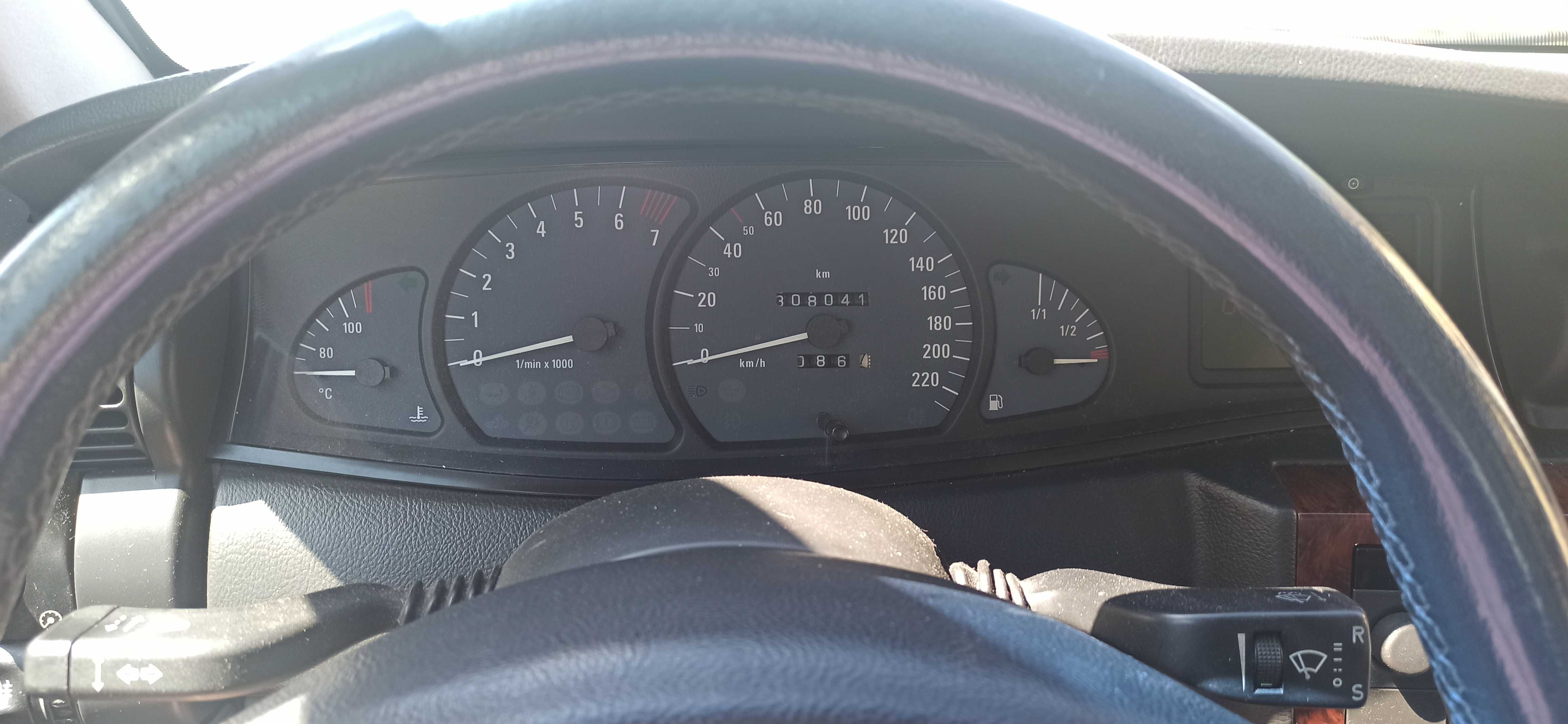 Opel Omega 2.2 Base / Club