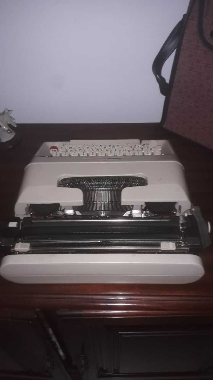 maquina escrever olivetti