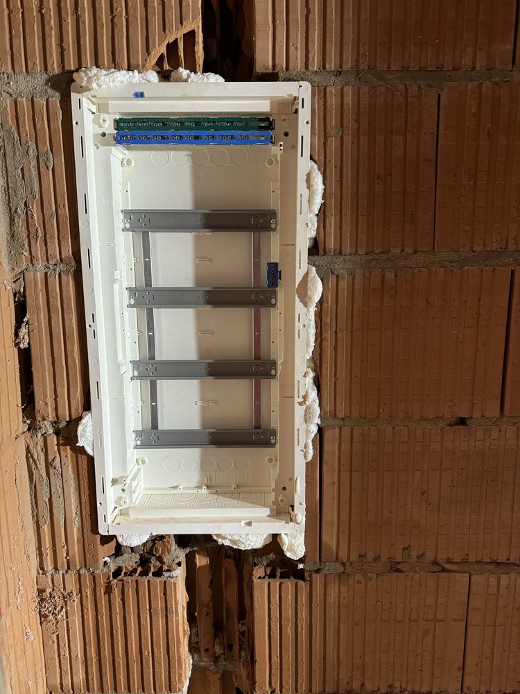Elektryk - Instalacje, pomiary, fotowoltaika, monitoring, klimatyzacja