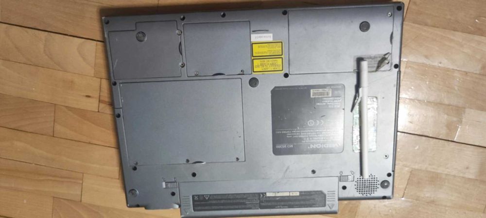 stary laptop medion md95300