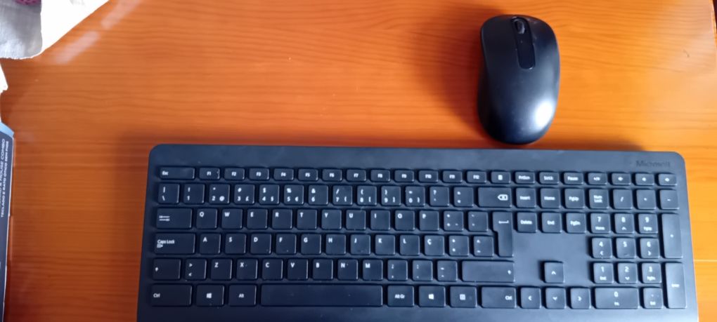 Conjunto teclado e rato wireless Microsoft