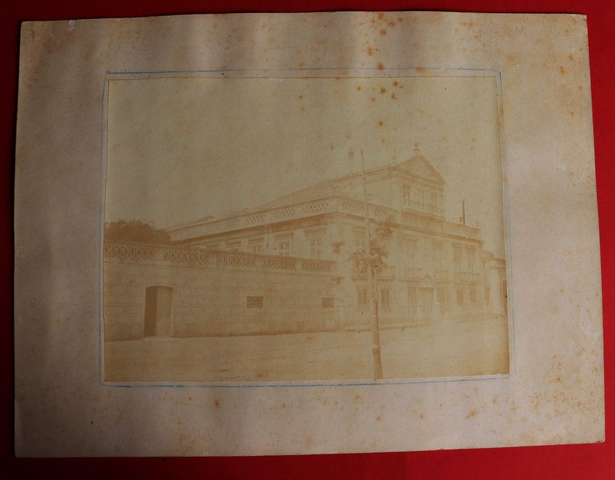Antigo palácio fotografia em albumina, desvanecida (Reserva CF)