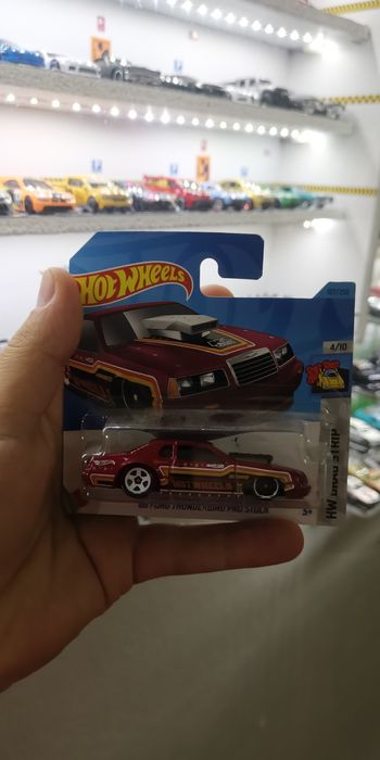 Hotwheels novo em cartela
