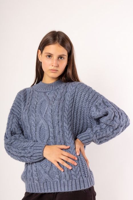 Тёплый свитер для девочки-подростка