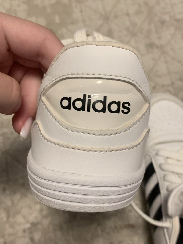 кросівки adidas