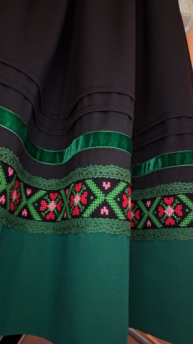 Спідниця в українському стилі з ручною вишивкою хрестиком