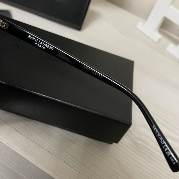 Сонцезахисні окуляри YSL