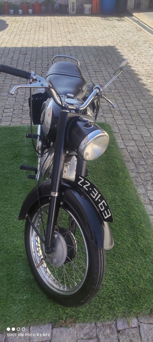 Bsa C15 preta de 1962