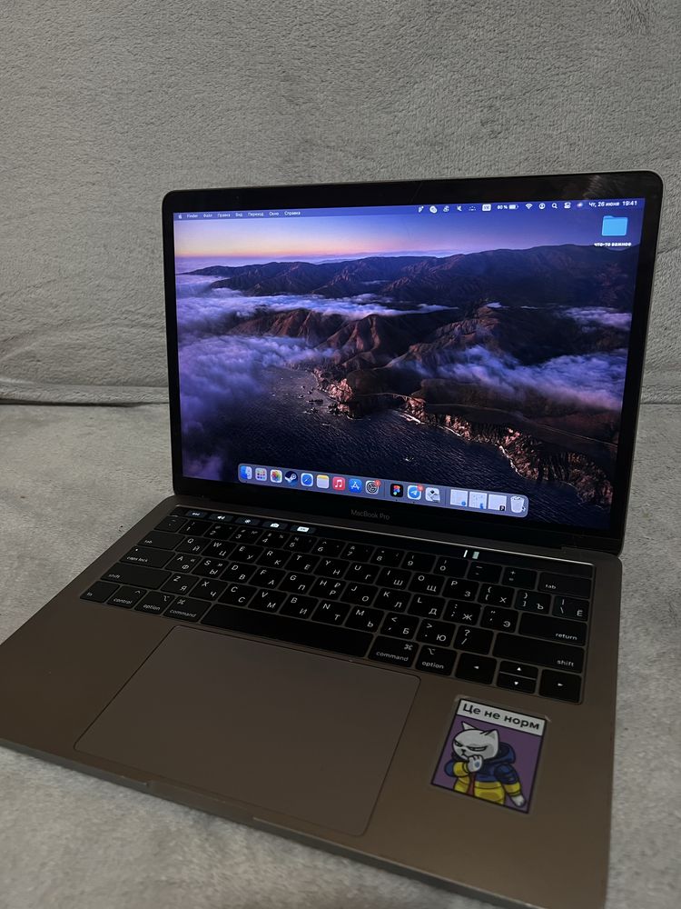 Продам MacBook Pro 2017 (512 ГБ / 8 ГБ / Intel Core i5)
