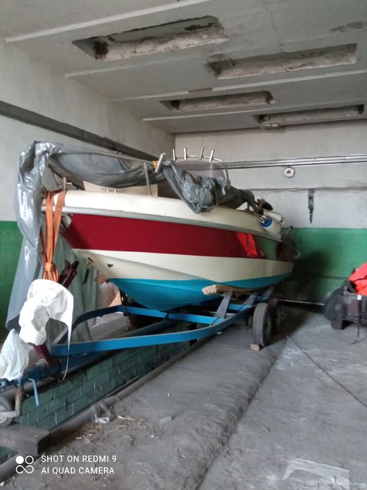 Продам лодку прогулочную с лафетом