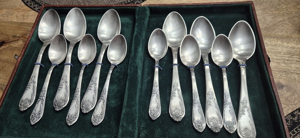 Stare posrebrzane lyzki i łyżeczki