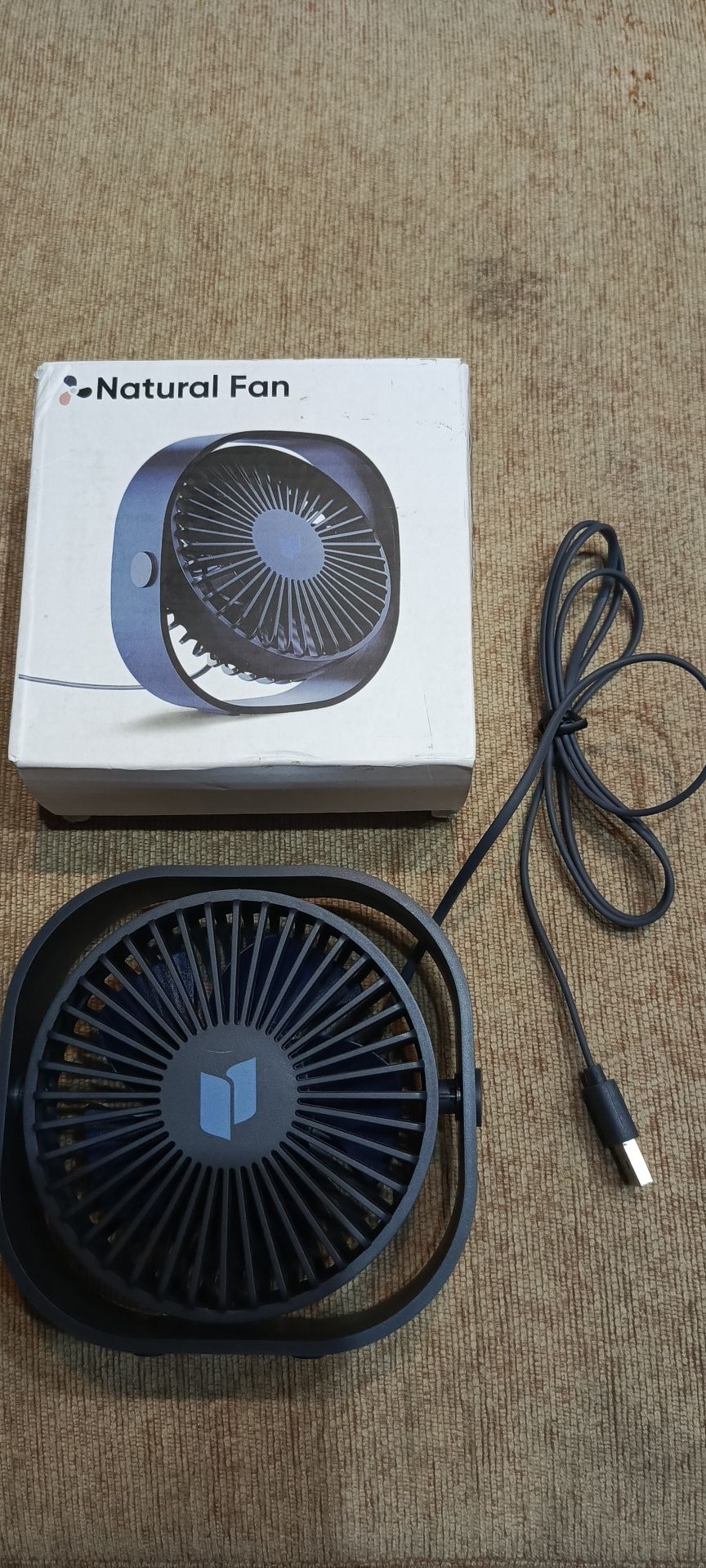 Wentylator stołowy Natural Fan zasilany przez USB.