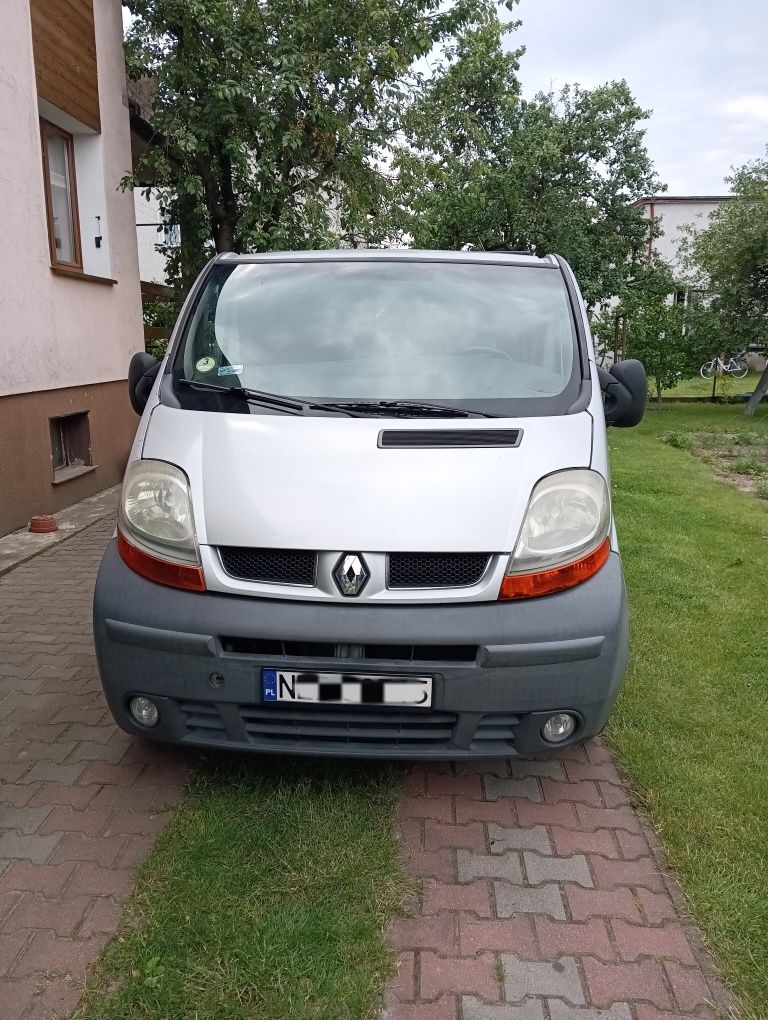 Renault Trafic bus