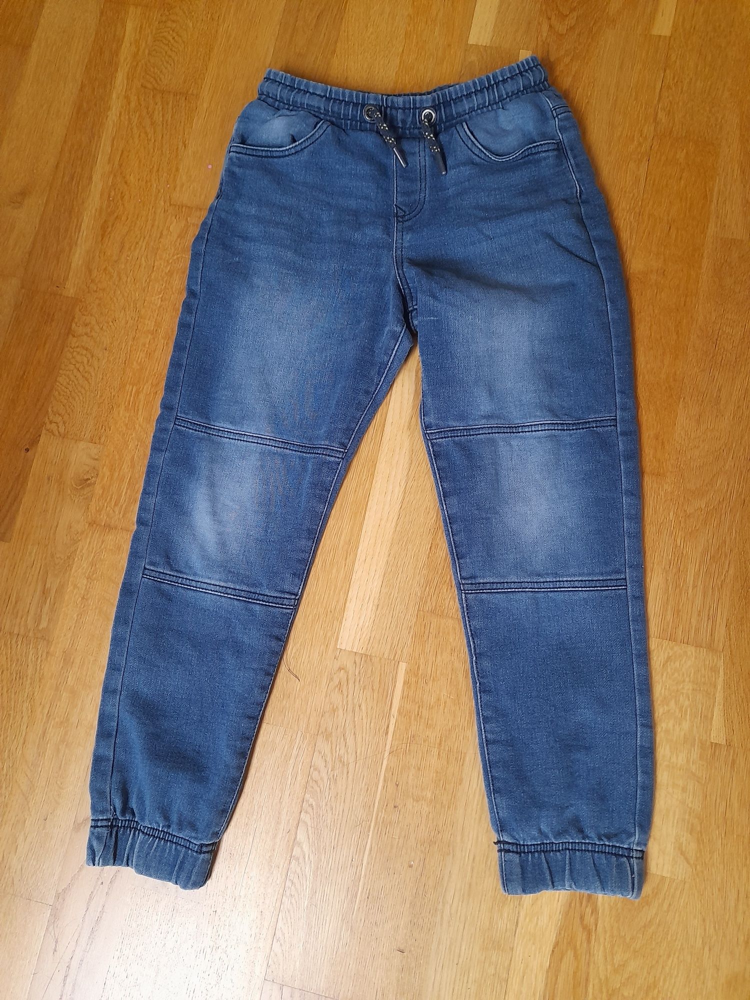 Spodnie dżinsowe 146