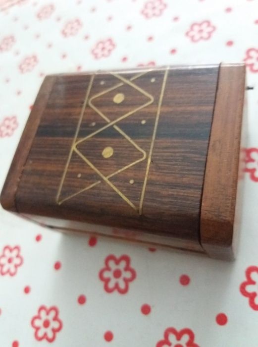 Kasetka drewniana na drobna biżuterie