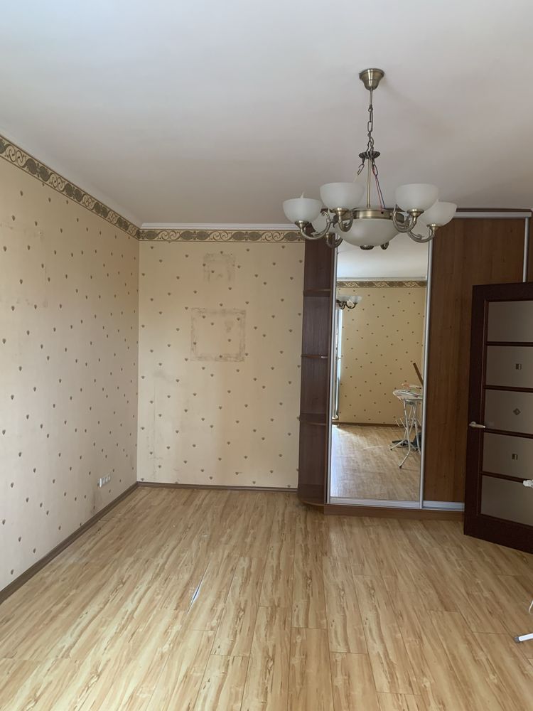 Продається 1 кімнатна квартира.Метро Теремки, Машинобудівників, 2В