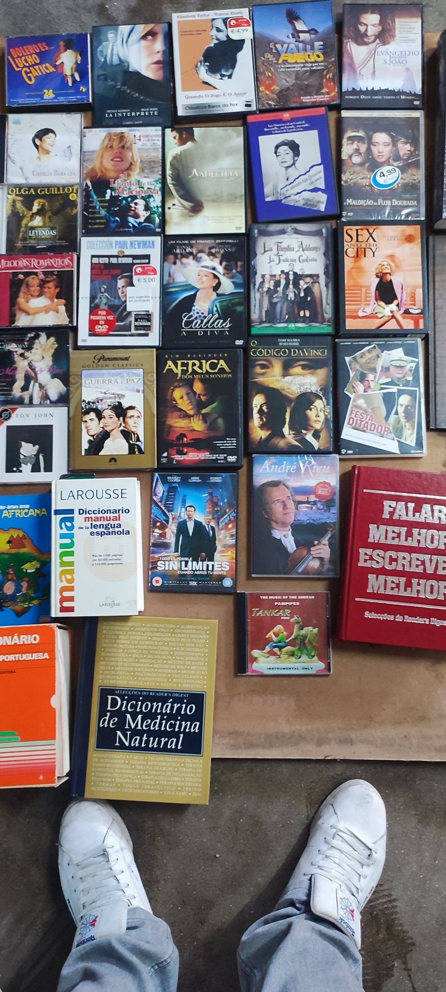 Vendo conjunto de DVDs bom  preço