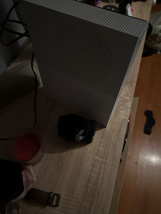 Xbox one s em bom estado 1tb