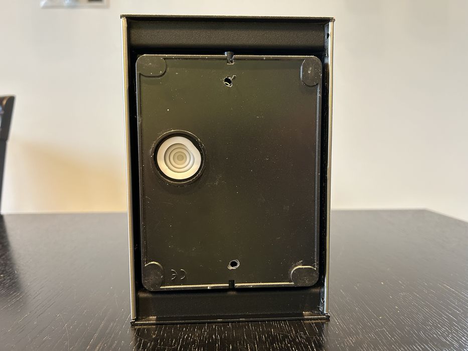 Kinkiet Zewnętrzny Firmy Philips Hue Outdoor Wall Light Resonate