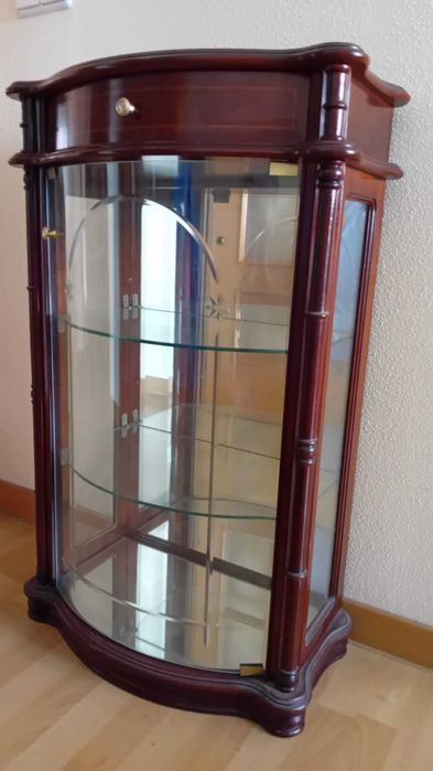 Móvel vitrine baixa em mogmo maciço para guardar coleções valiosas