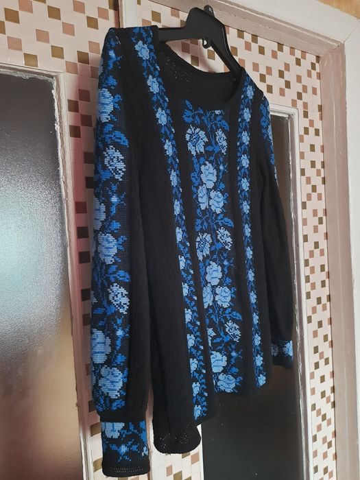 Кофта в стиле вишиванки