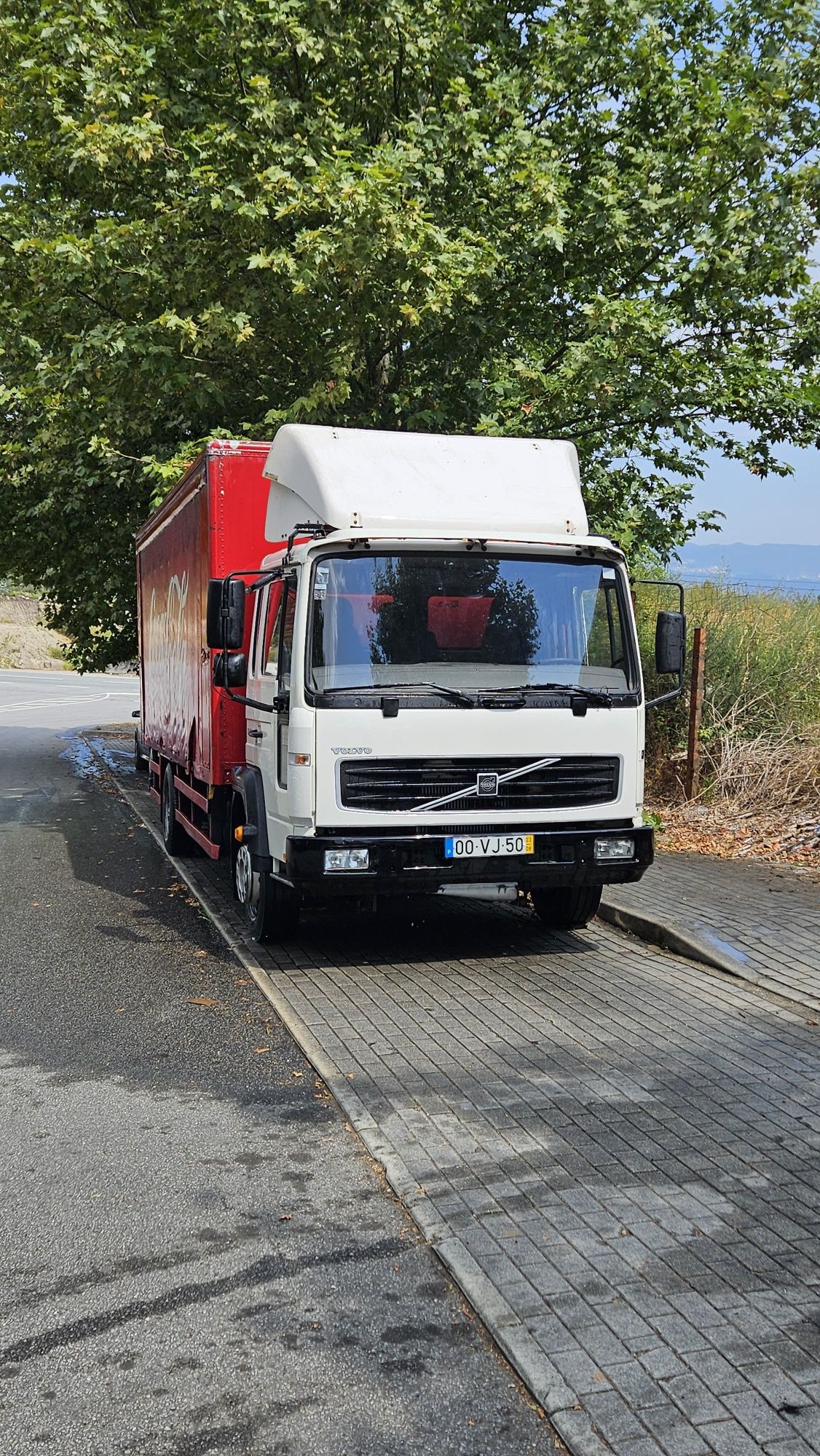 Volvo FL6 180 ano 2003
