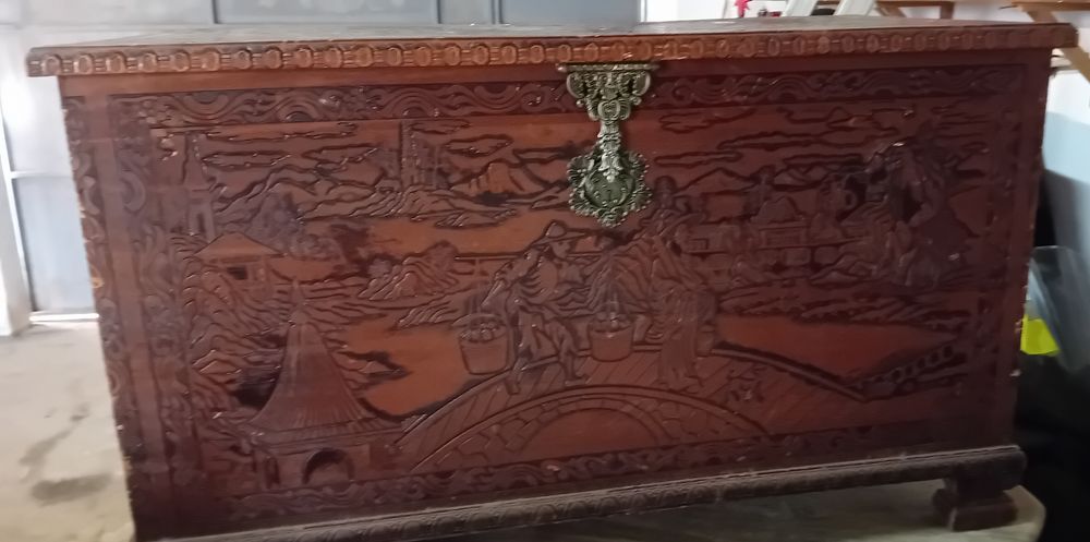 Baú Antigo de Madeira