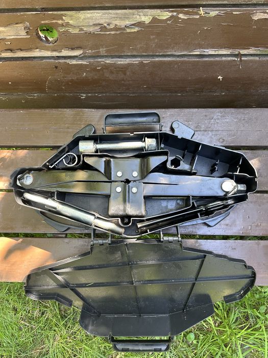 Домкрат, ключ, крюк, трещотка. Рено Трафік, Опель Віваро, Прімастар