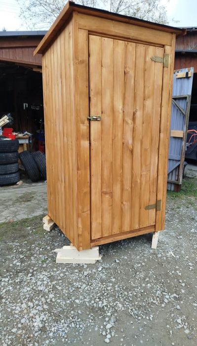 WC drewniane  na działkę