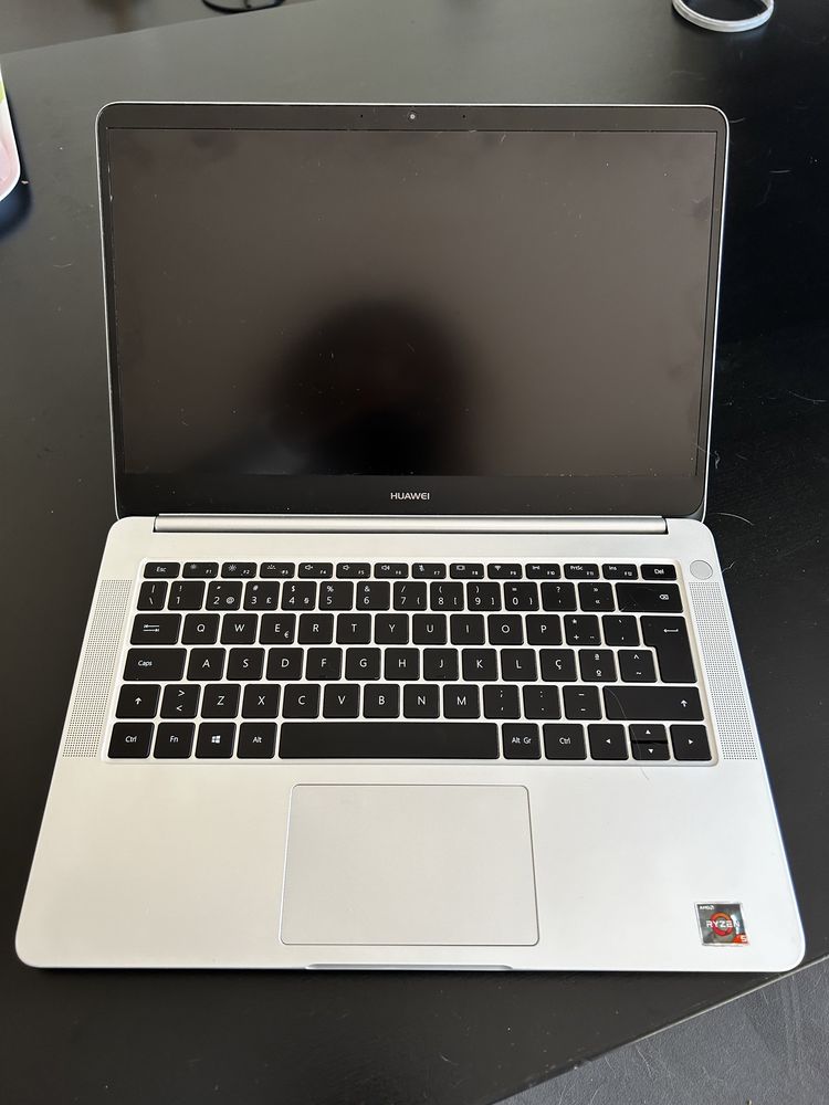 Huawei matebook d AMD Ryzen 5 8GB+250GB