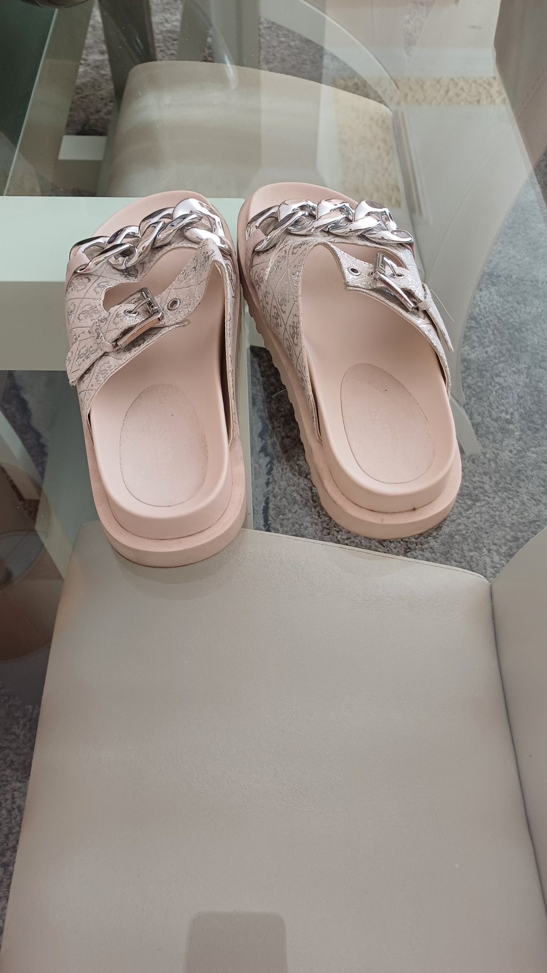 Sandálias marca guess