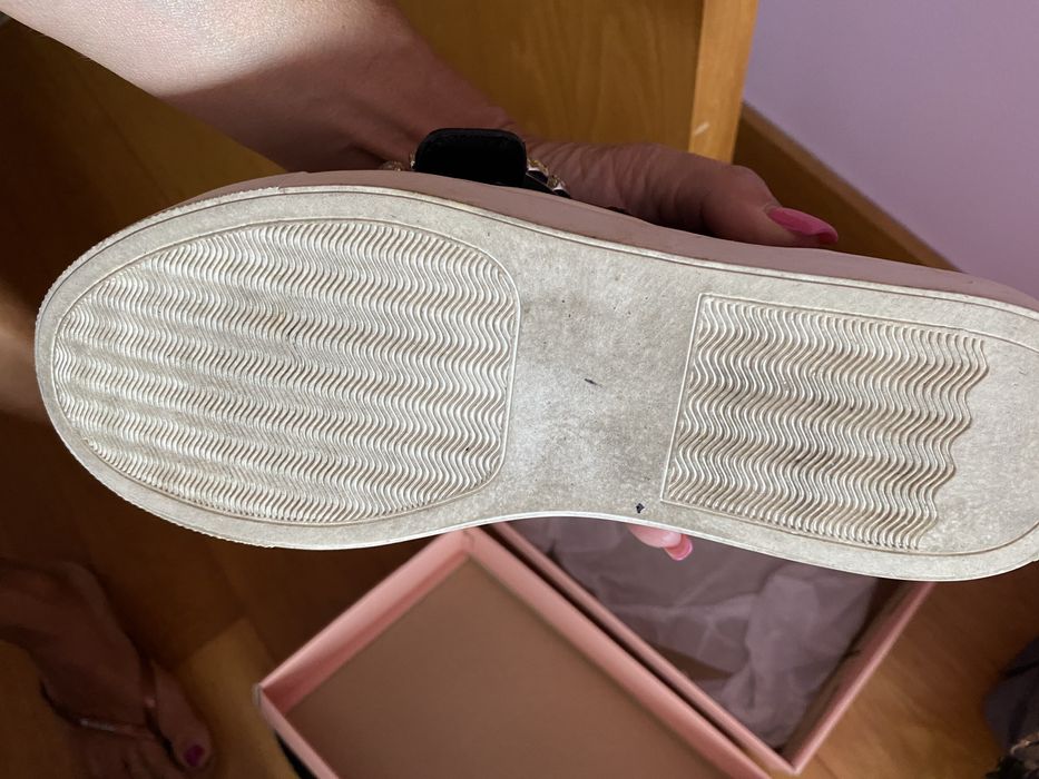 Sapatos UTERKE pele pretos/novos , fivela c brilhantes!