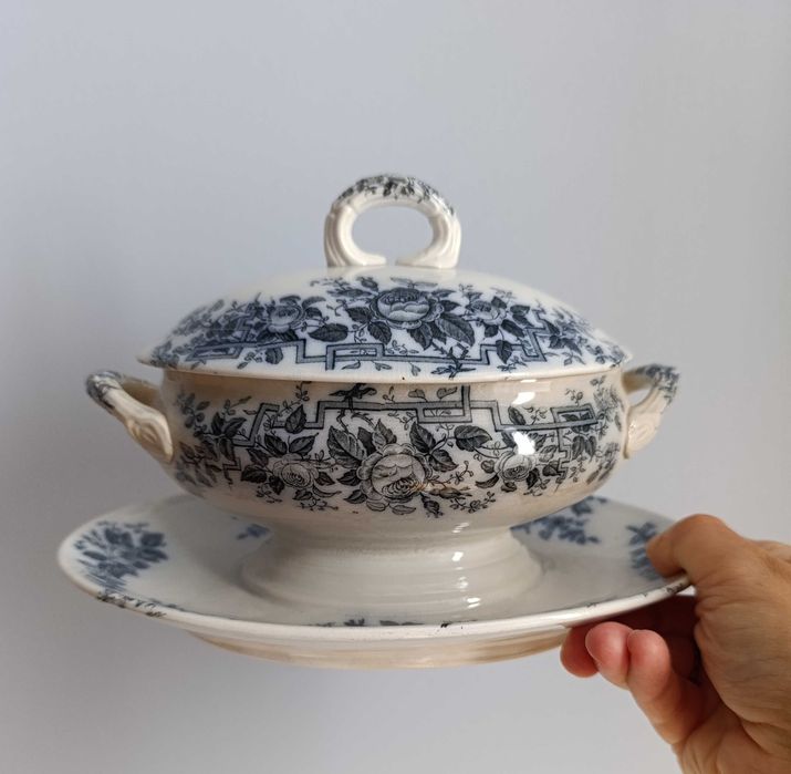 Molheira com Tampa em Faiança