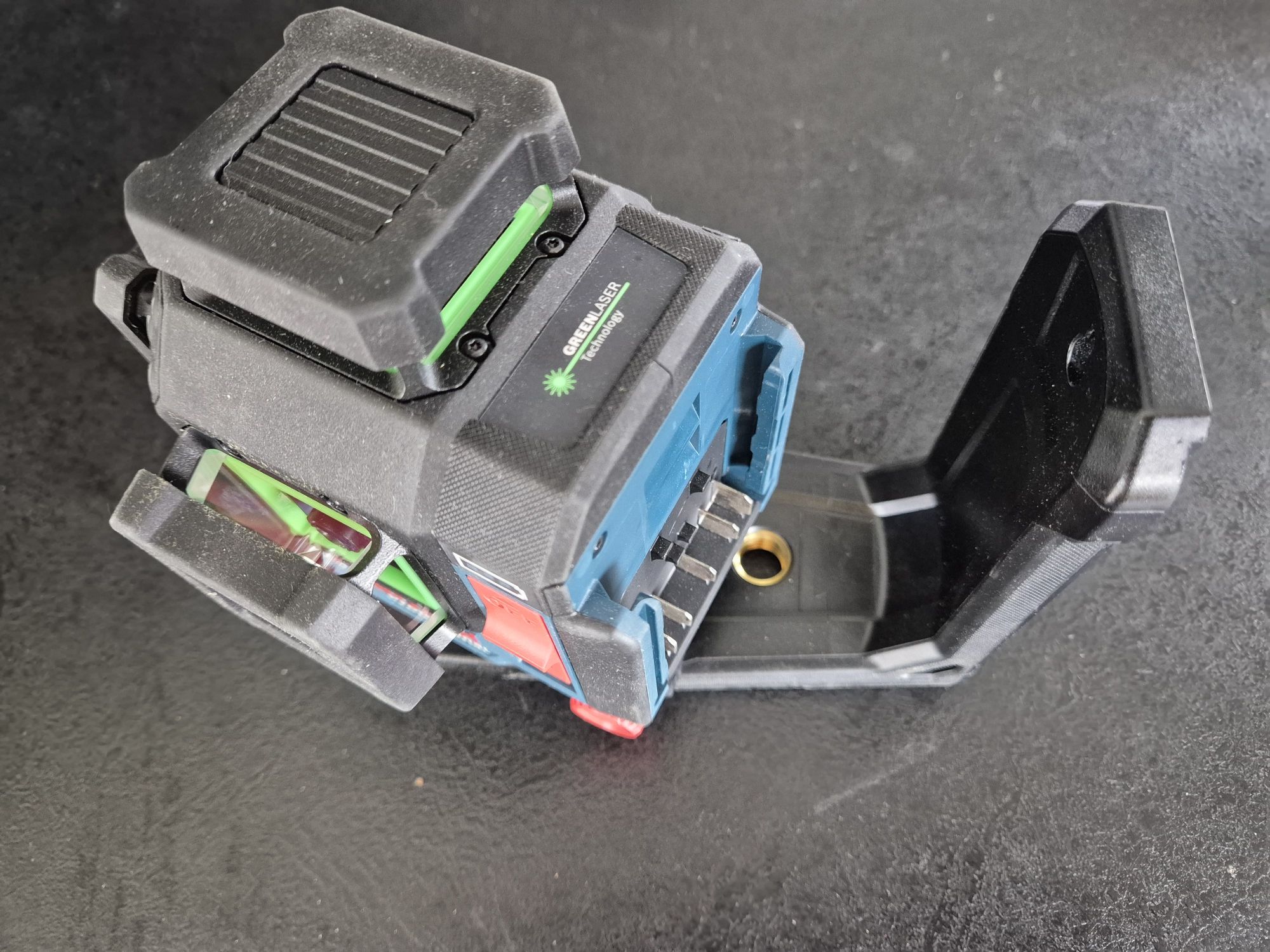Laser krzyżowy 3-płaszczyznowy Bosch GLL 18V-120-33 CG NOWY MODEL NOWY
