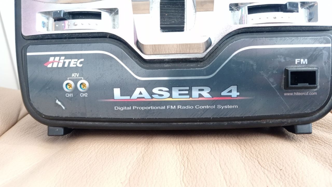 Hitec LASER 4. Плюс другий пульт у подарунок. Пульт дистанційного керу
