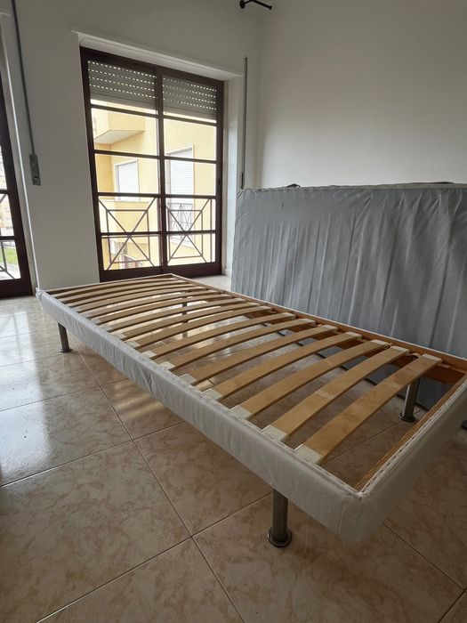 Estrutura cama solteira ikea 15€