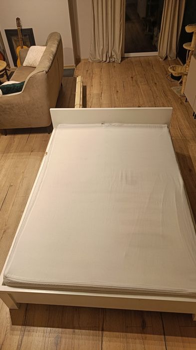 Łóżko sypialniane z materacem 140x200