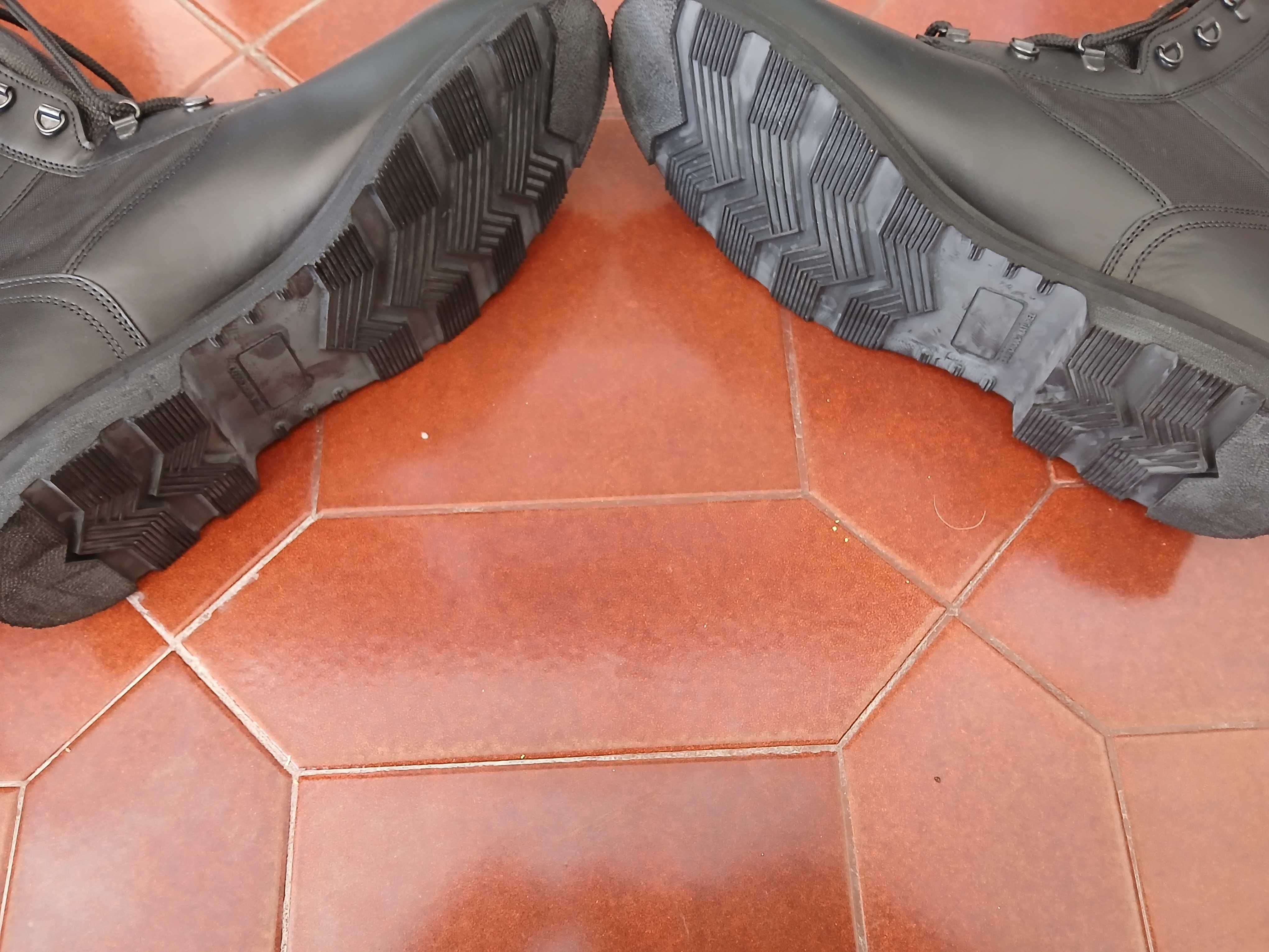 Botas militares (novas) n.°46
