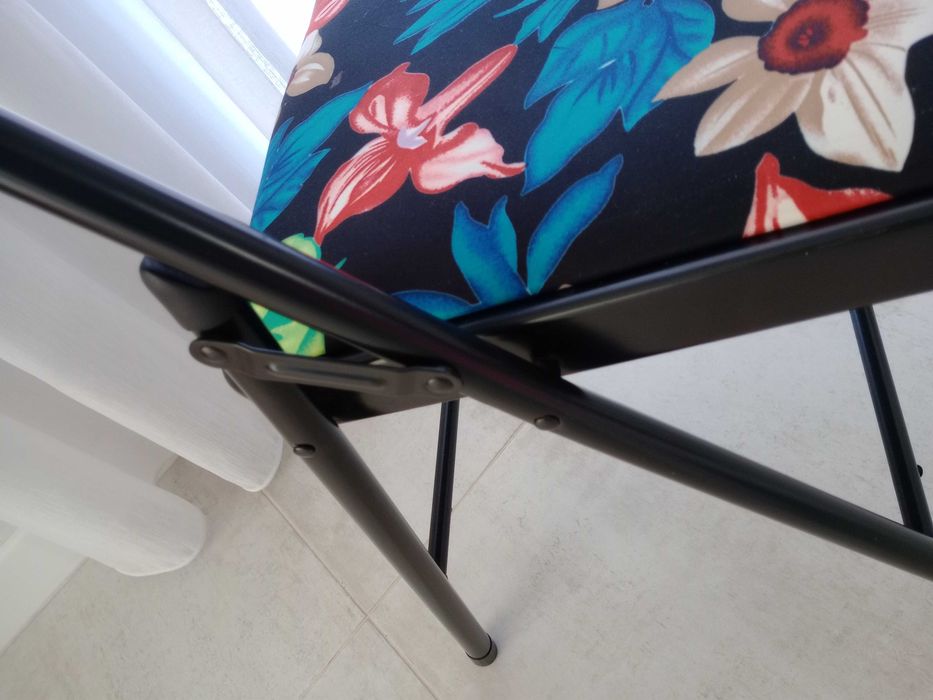 Conjunto mesa e duas cadeiras
