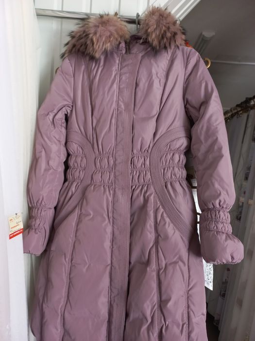 Пуховик с натуральним воротником энота