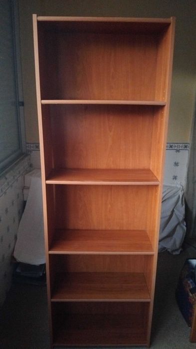 Móvel estante com prateleiras